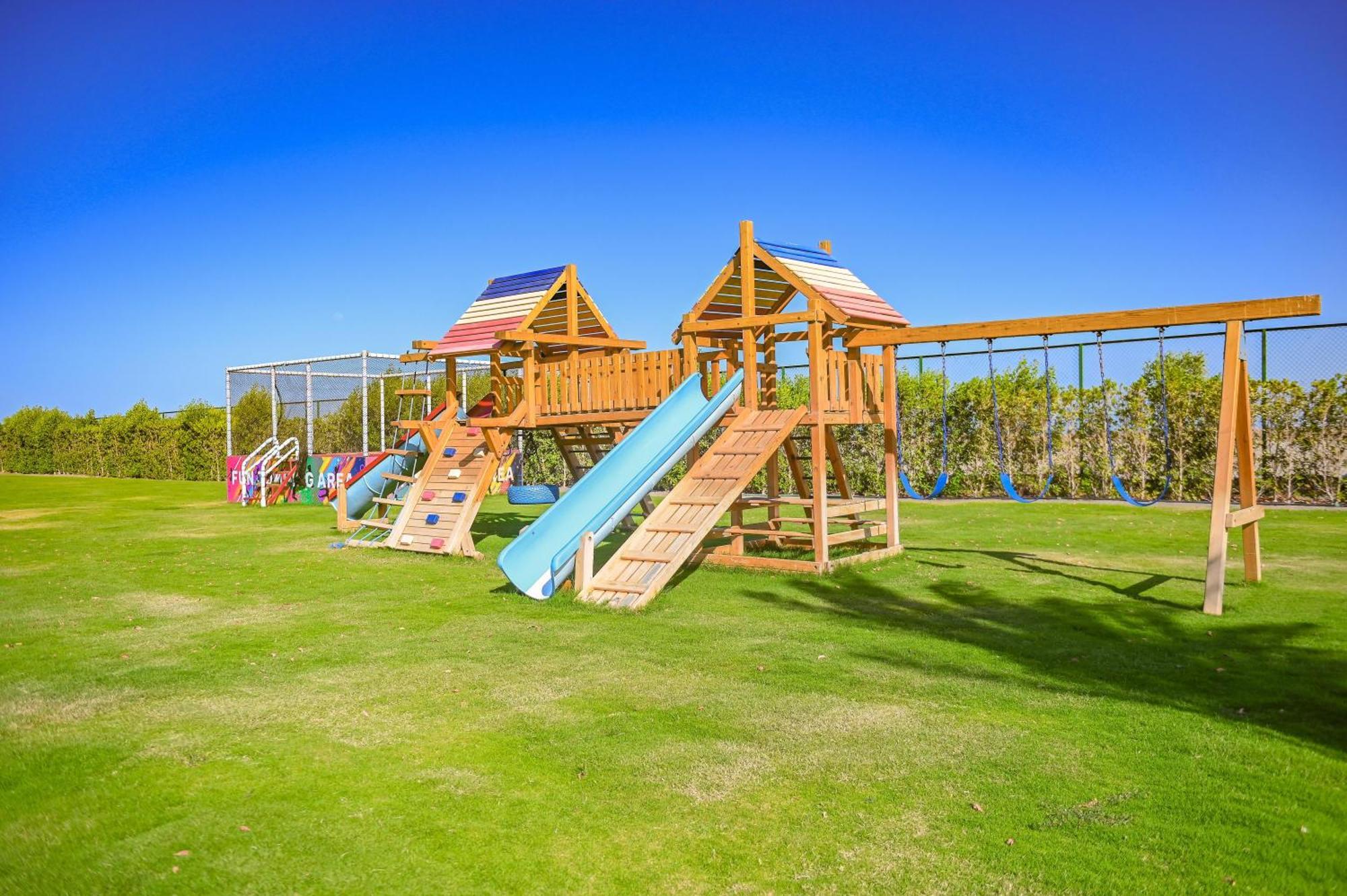 Sataya Resort Marsa Alam מראה חיצוני תמונה Playground in the park