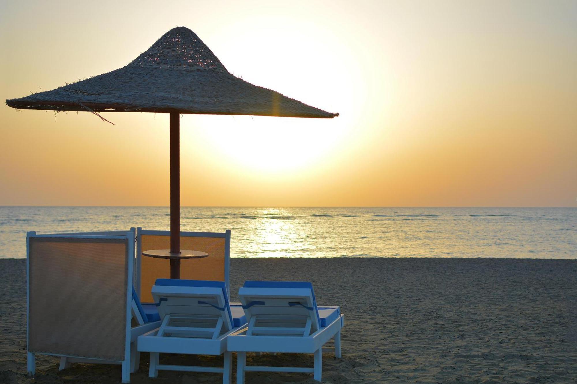 Sataya Resort Marsa Alam מראה חיצוני תמונה Sunset at the beach