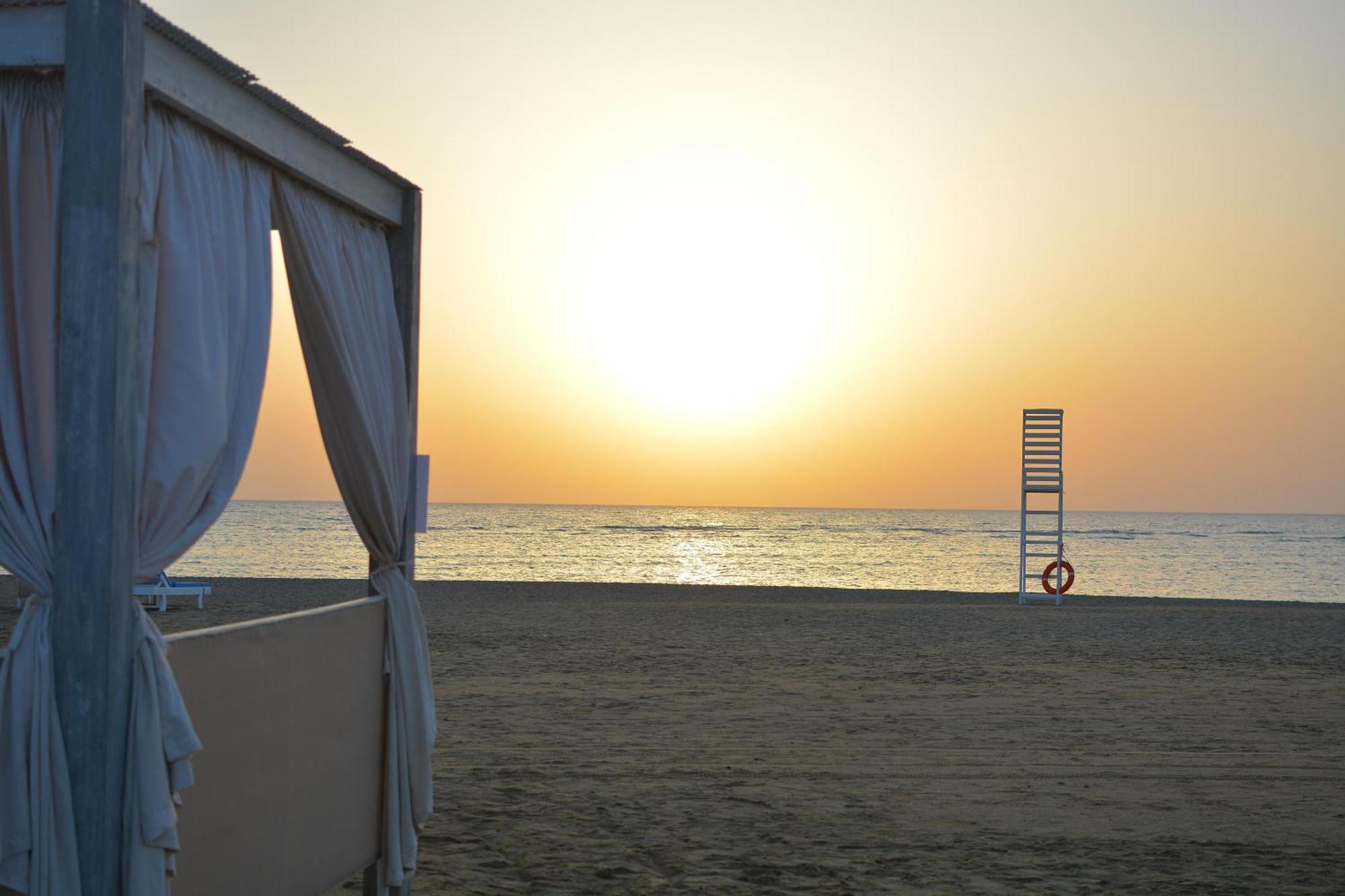 Sataya Resort Marsa Alam מראה חיצוני תמונה Sunset at the beach
