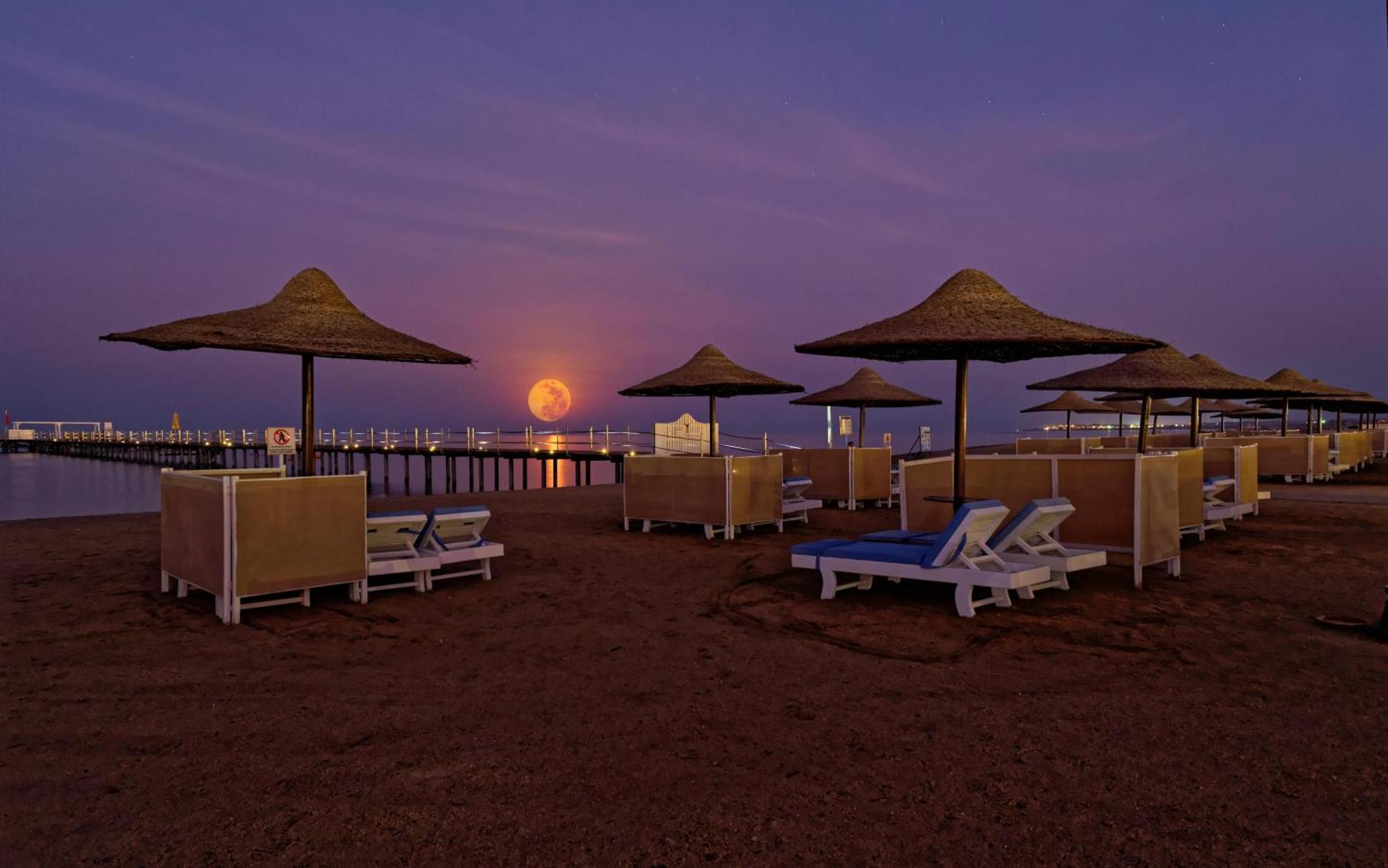 Sataya Resort Marsa Alam מראה חיצוני תמונה Beach at the Grand Hotel