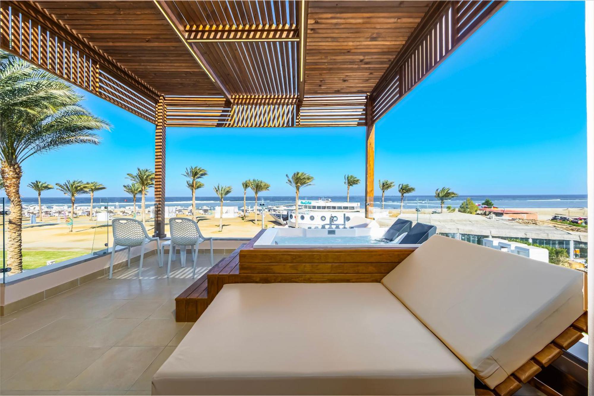 Sataya Resort Marsa Alam מראה חיצוני תמונה The beach at the Hilton Sharm El Sheikh Resort